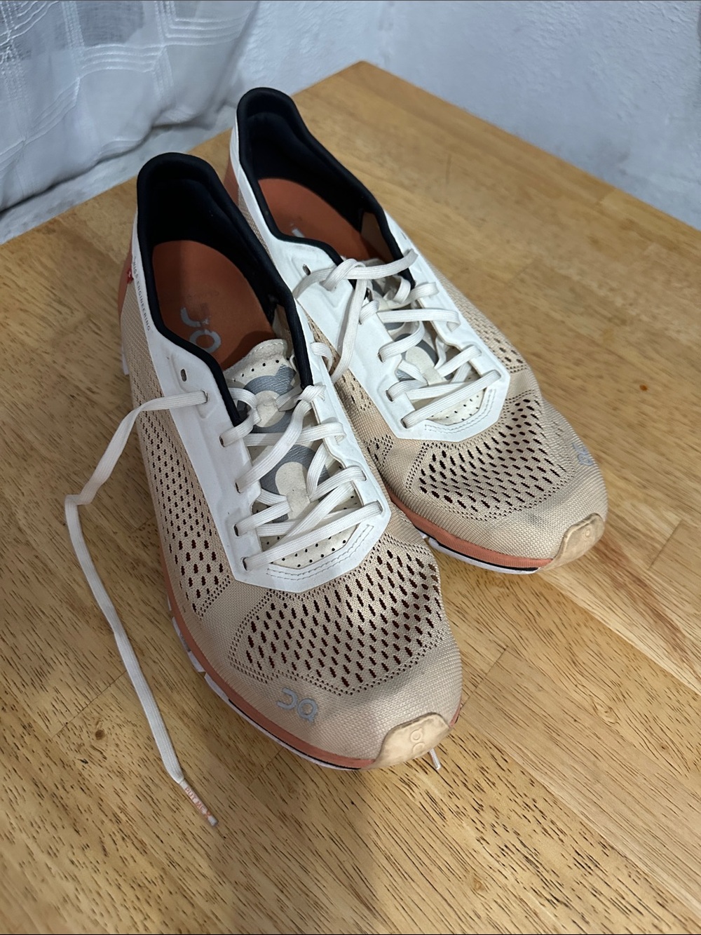 On Running women Sneakers in Beige, White and Coral Trim